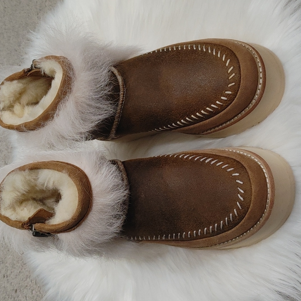 UGG Fluff Punk Boots In Chestnut
